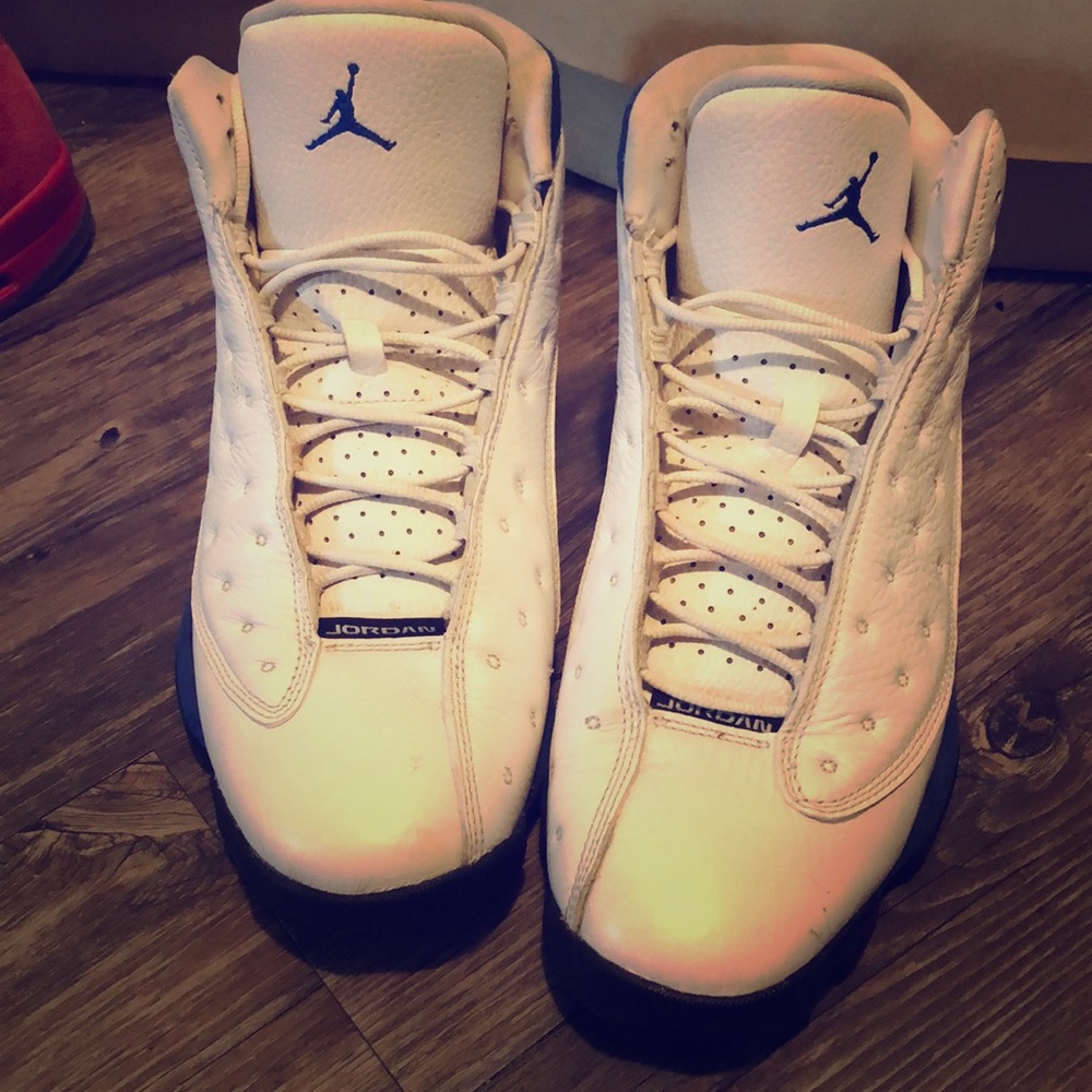 Air Jordan 13 “hyper royals”